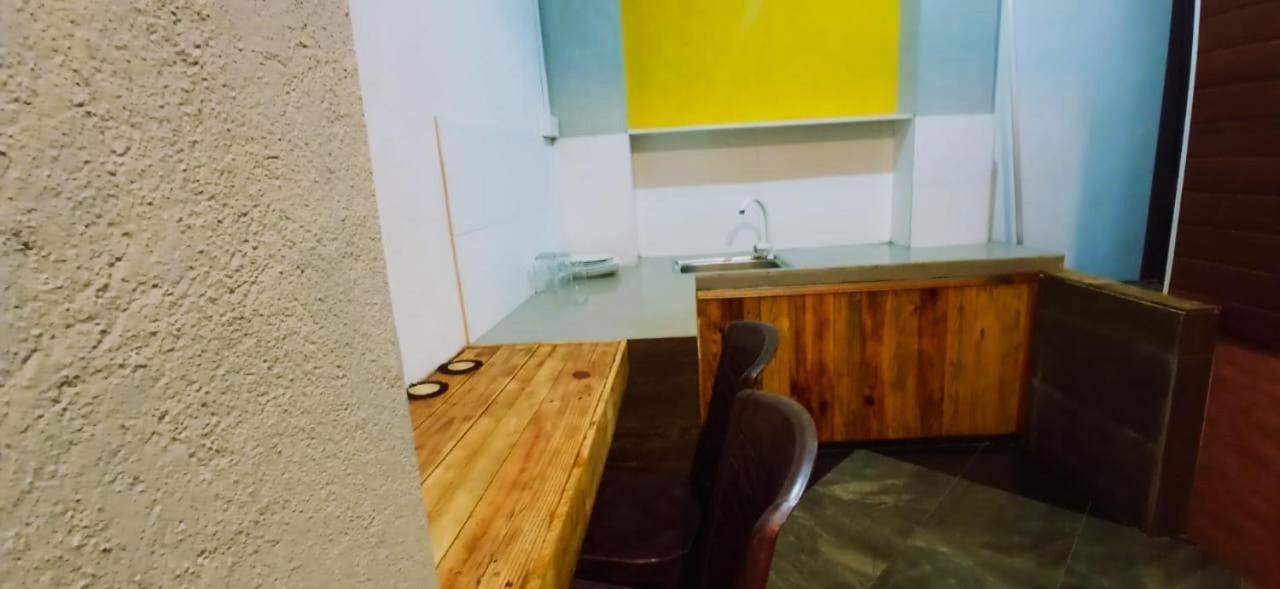 Yak City Apartments Канди Екстериор снимка