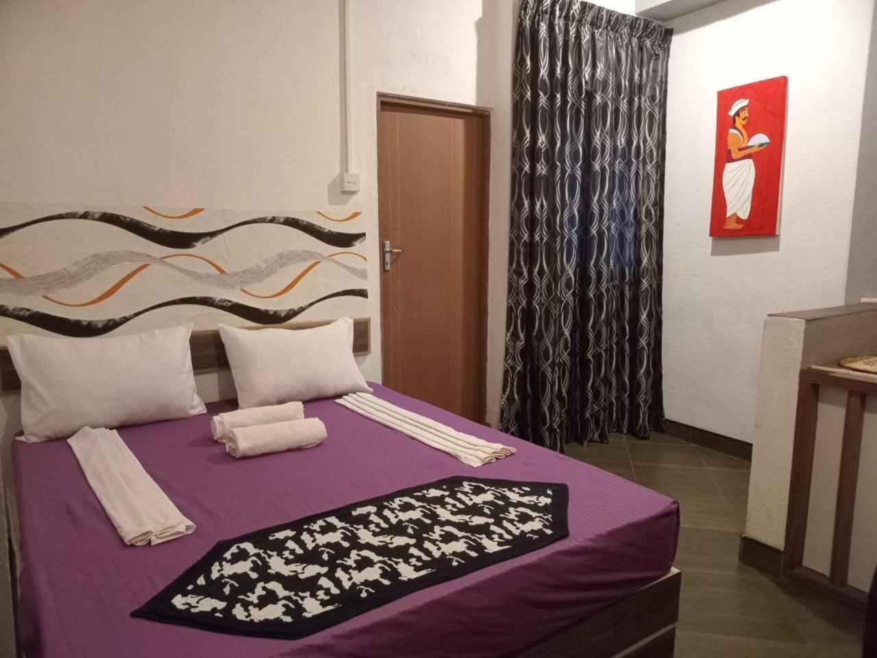 Yak City Apartments Канди Екстериор снимка